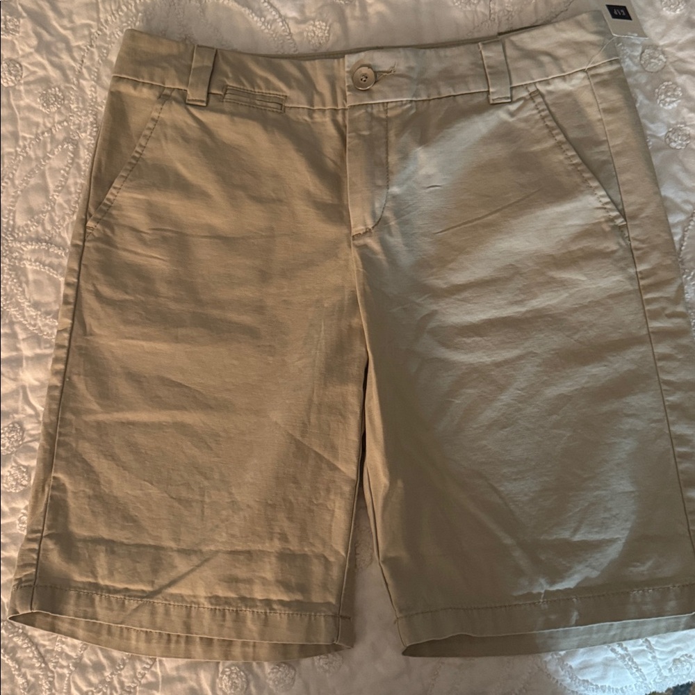 NWT Gap boyfriend roll up shorts.